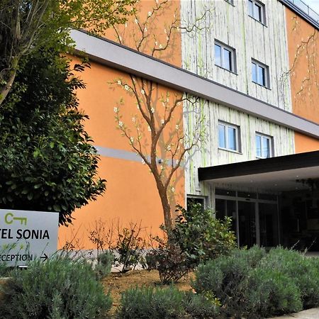 Hotel Sonia Aquilinia Bagian luar foto