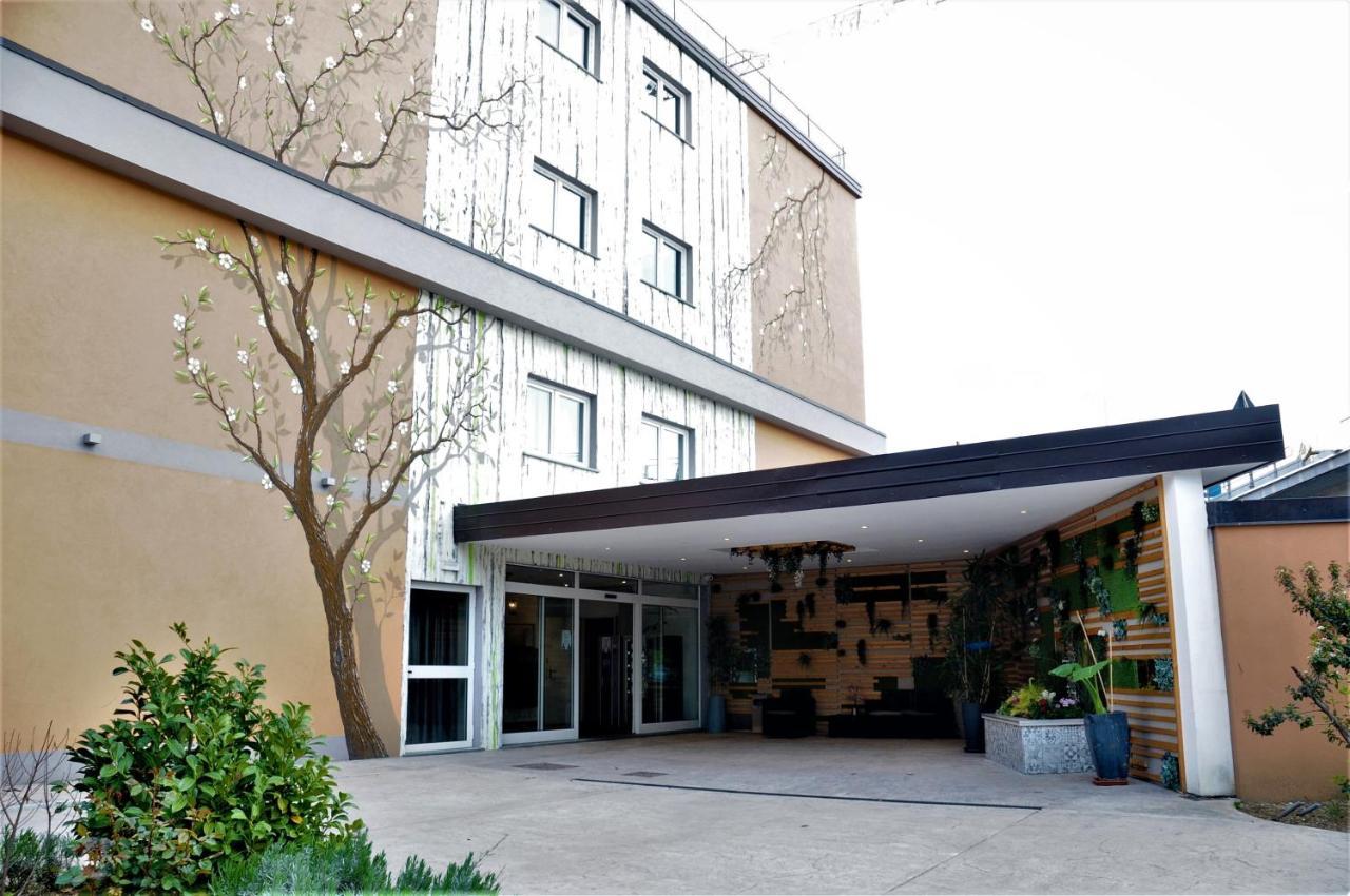 Hotel Sonia Aquilinia Bagian luar foto