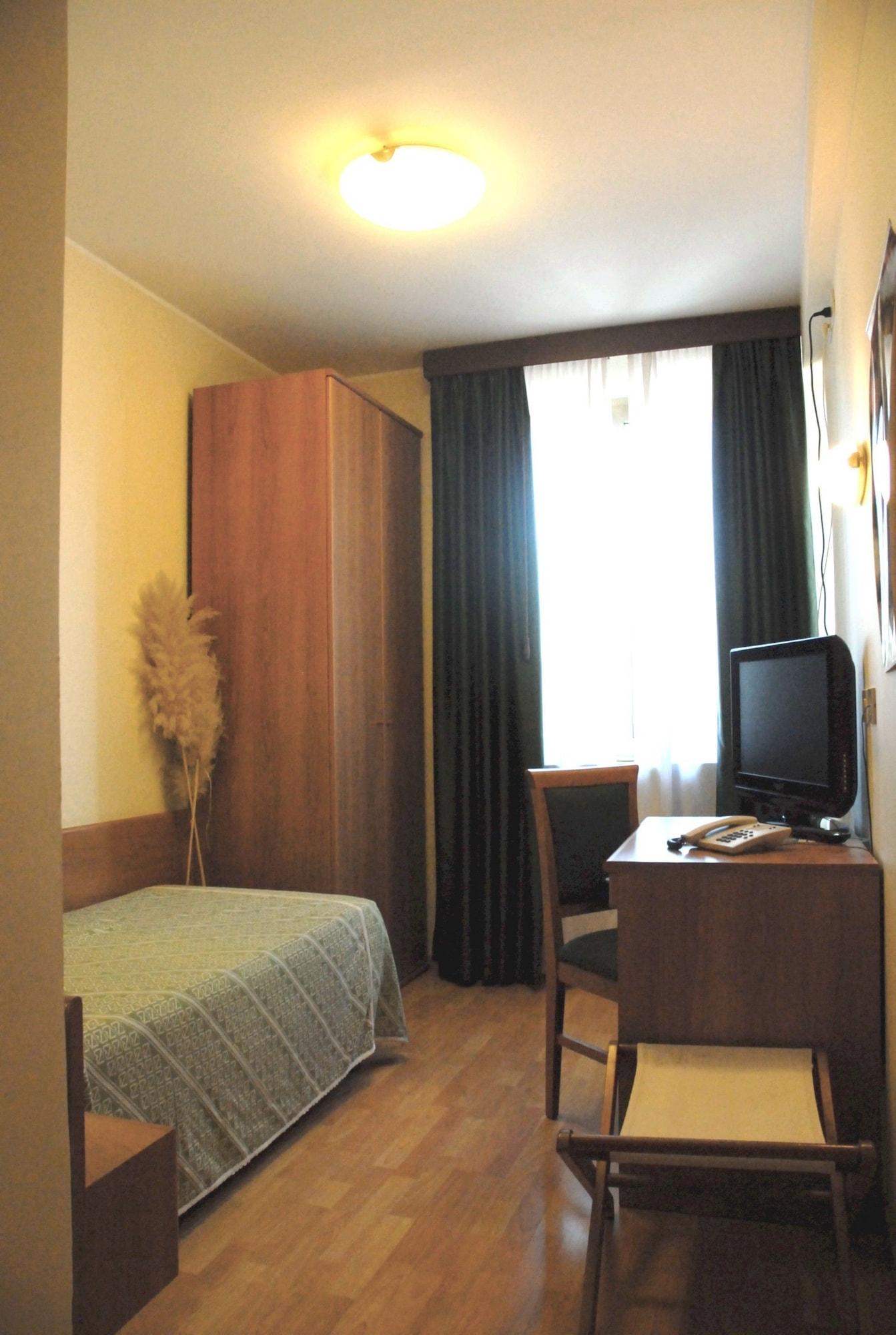 Hotel Sonia Aquilinia Bagian luar foto