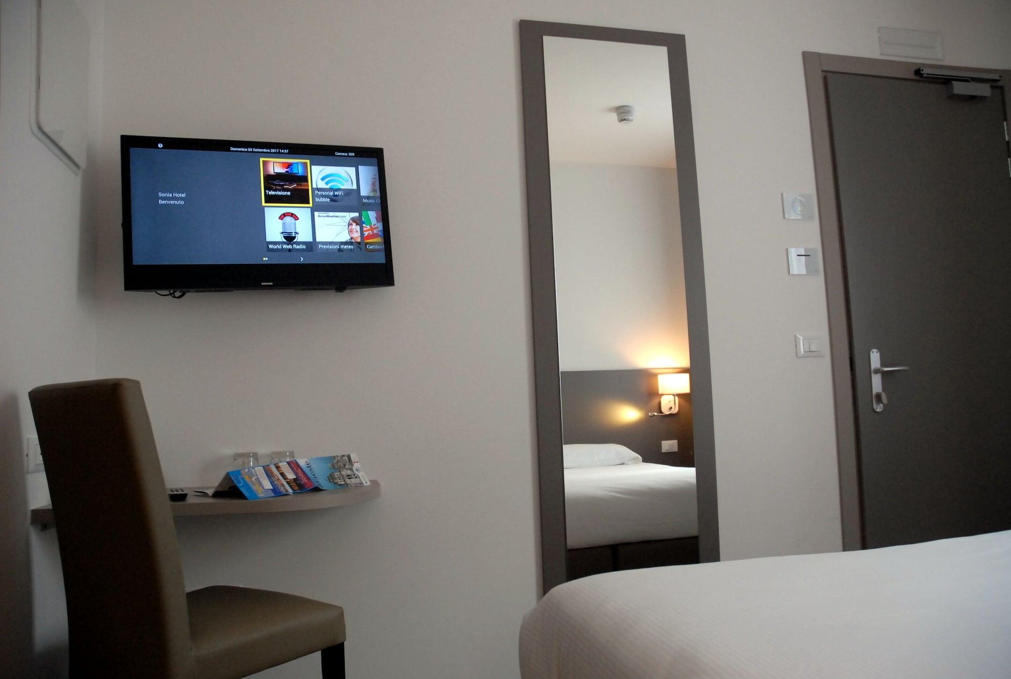 Hotel Sonia Aquilinia Bagian luar foto