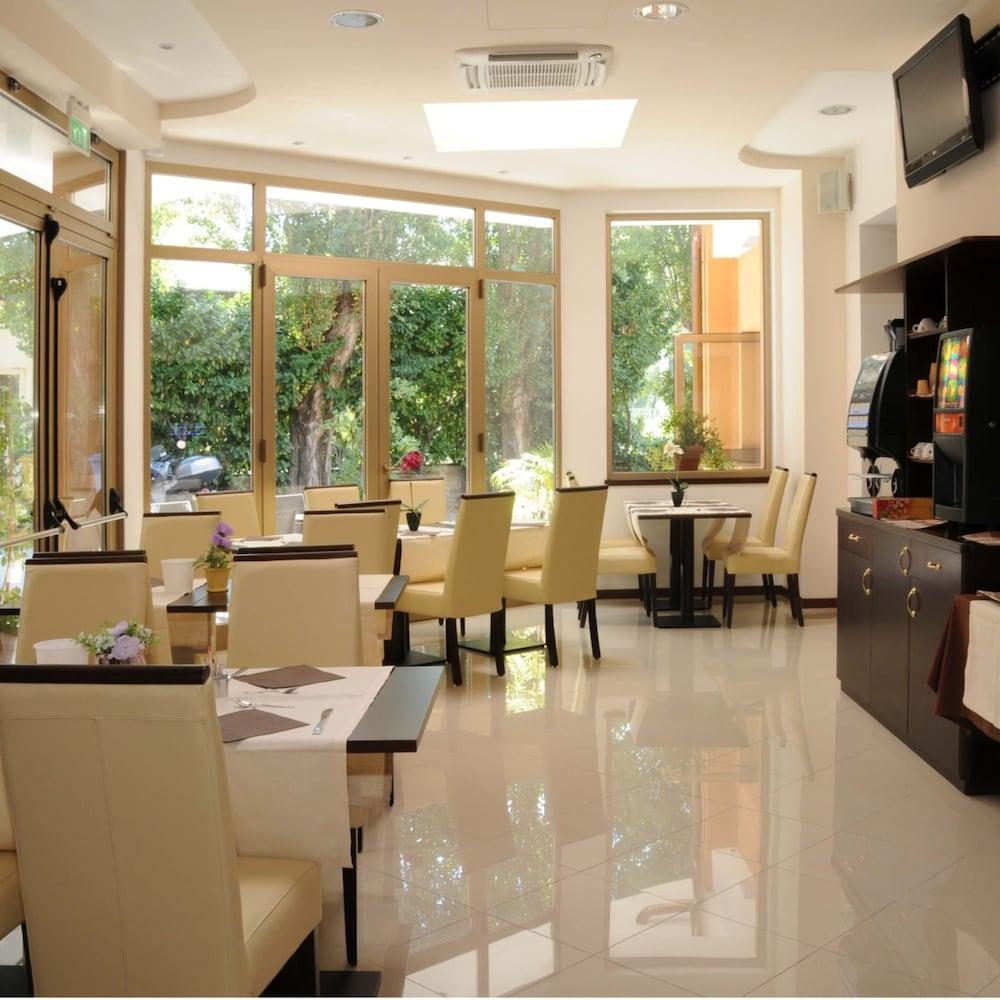 Hotel Sonia Aquilinia Bagian luar foto