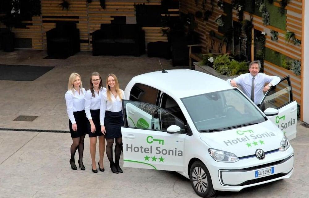 Hotel Sonia Aquilinia Bagian luar foto
