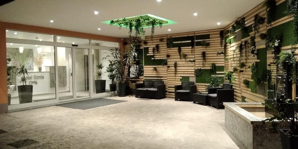 Hotel Sonia Aquilinia Bagian luar foto
