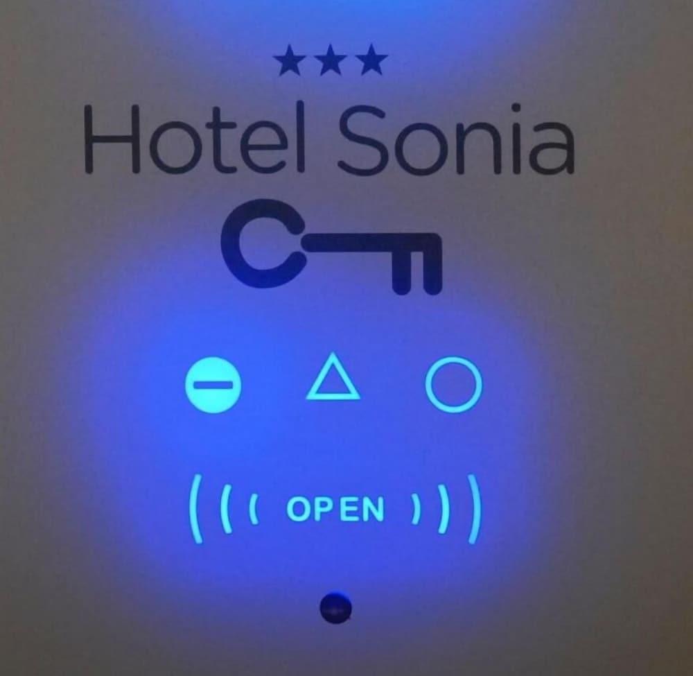Hotel Sonia Aquilinia Bagian luar foto