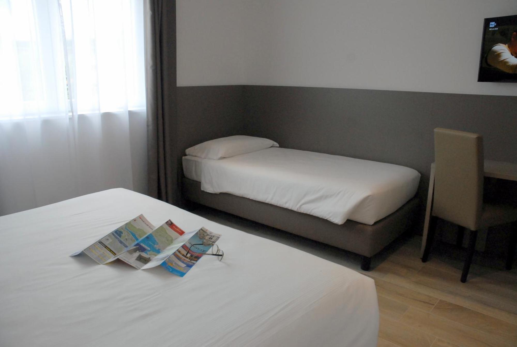 Hotel Sonia Aquilinia Bagian luar foto