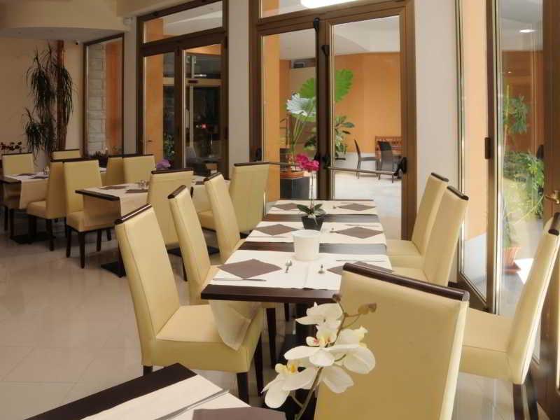 Hotel Sonia Aquilinia Bagian luar foto