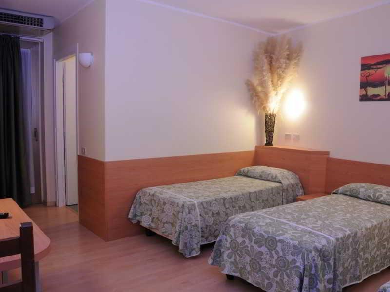 Hotel Sonia Aquilinia Bagian luar foto