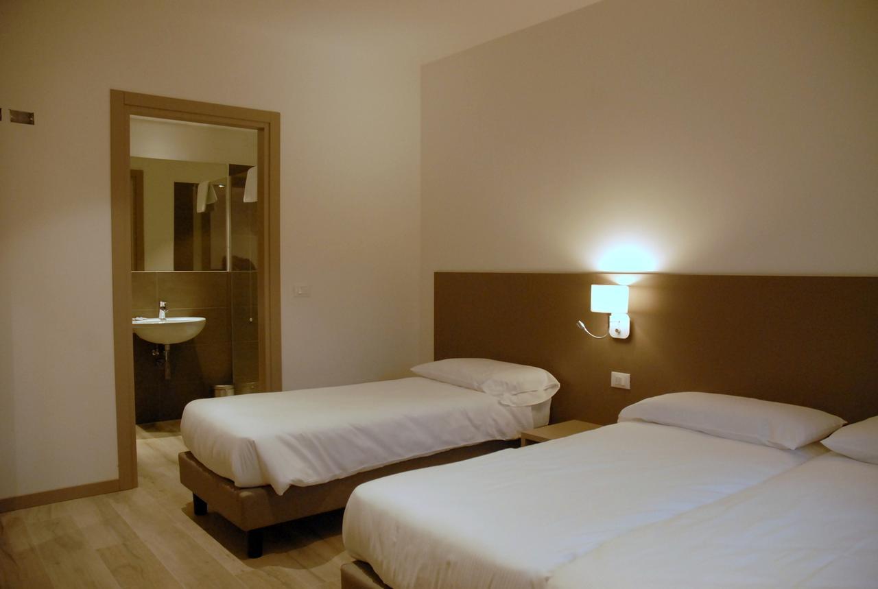 Hotel Sonia Aquilinia Bagian luar foto