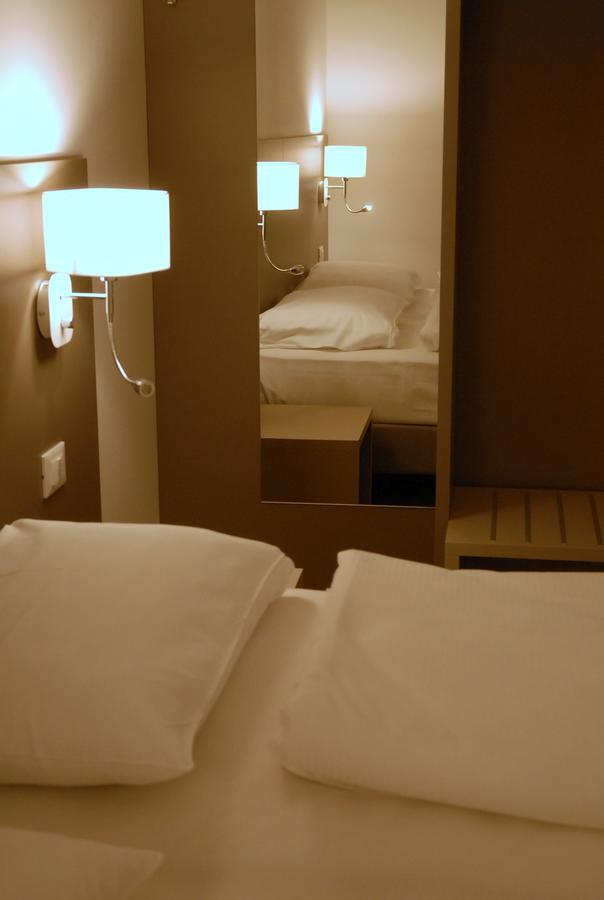 Hotel Sonia Aquilinia Bagian luar foto