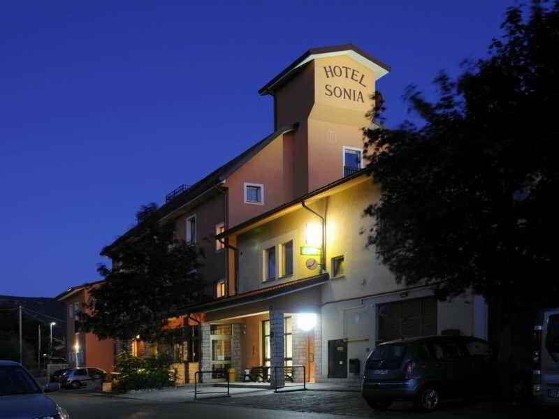 Hotel Sonia Aquilinia Bagian luar foto