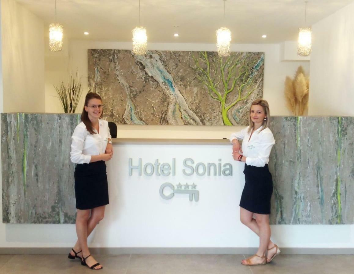 Hotel Sonia Aquilinia Bagian luar foto