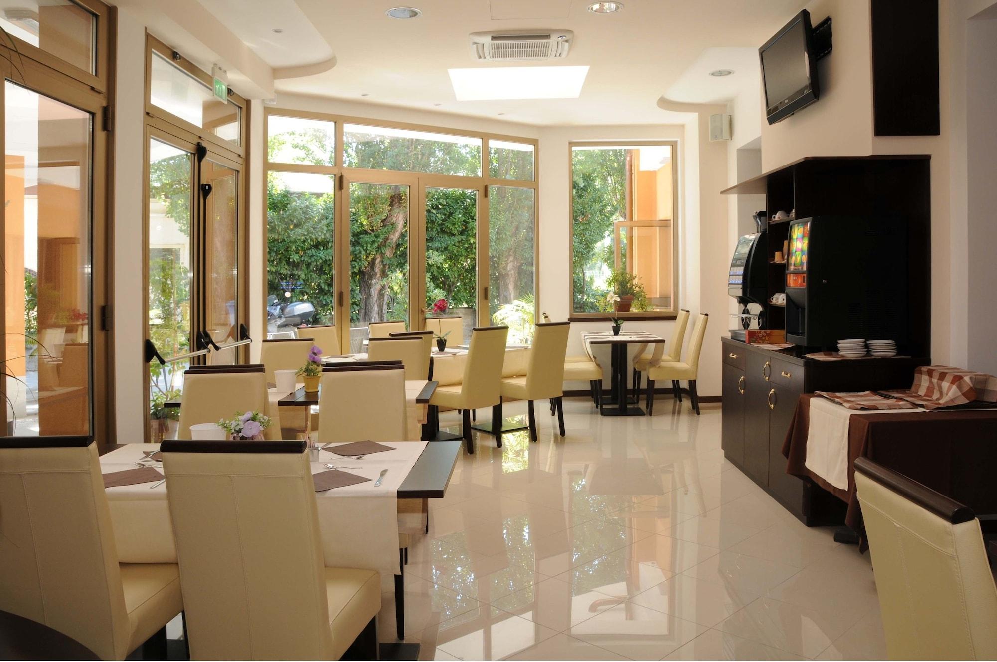 Hotel Sonia Aquilinia Bagian luar foto