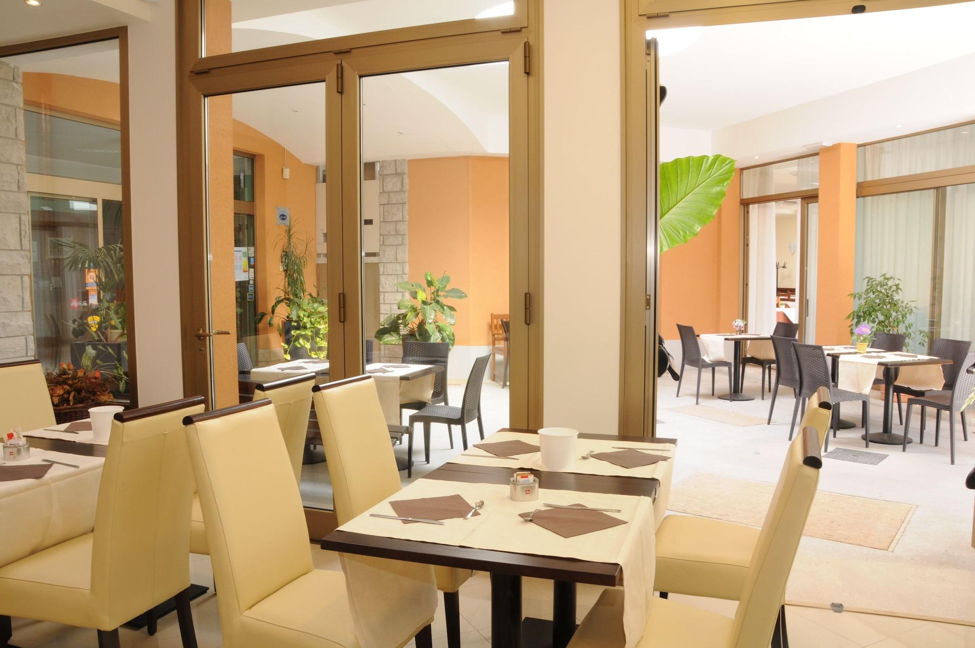 Hotel Sonia Aquilinia Bagian luar foto