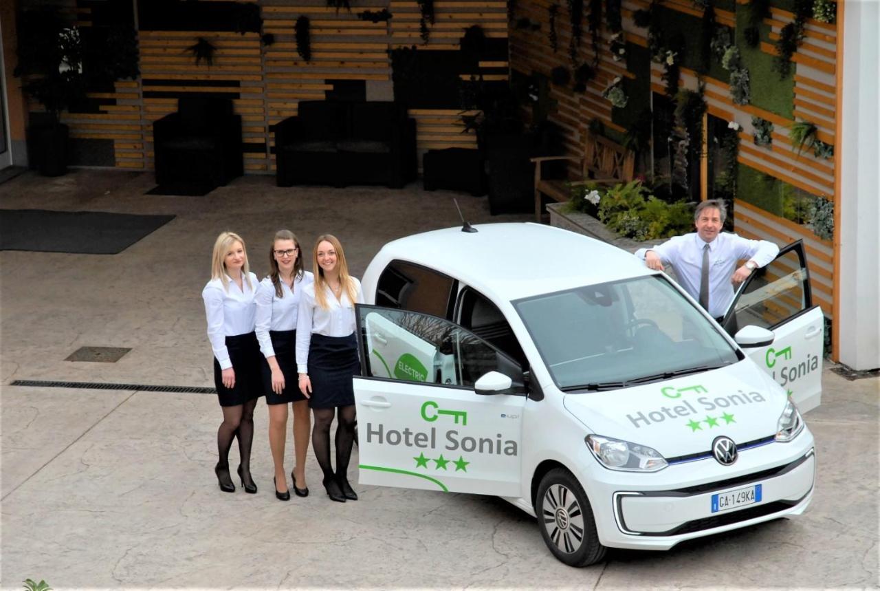 Hotel Sonia Aquilinia Bagian luar foto