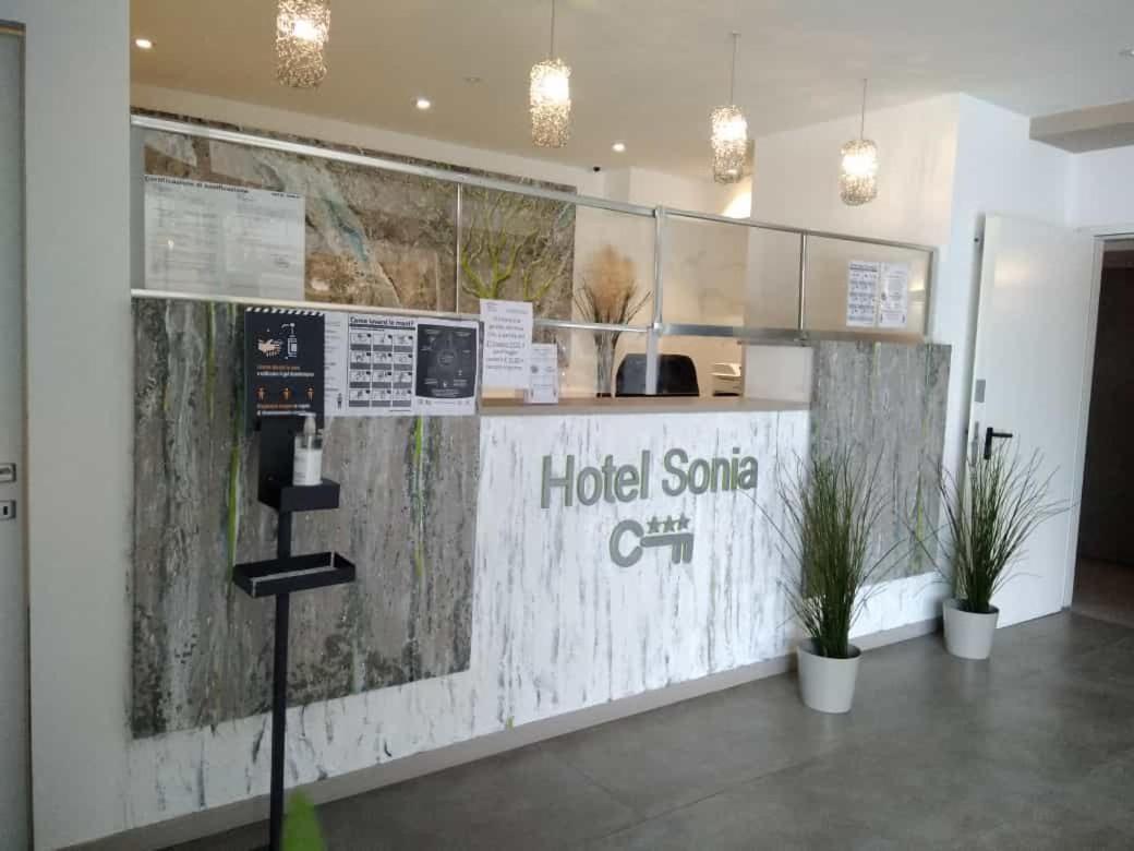 Hotel Sonia Aquilinia Bagian luar foto